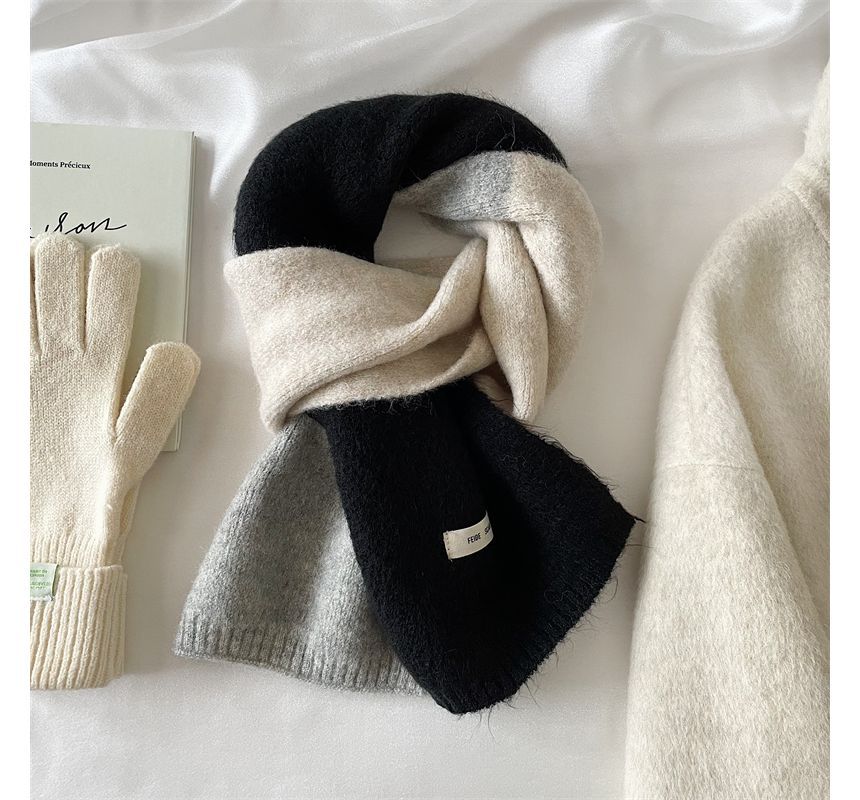 Color Knit Scarf Applique Block Lettering