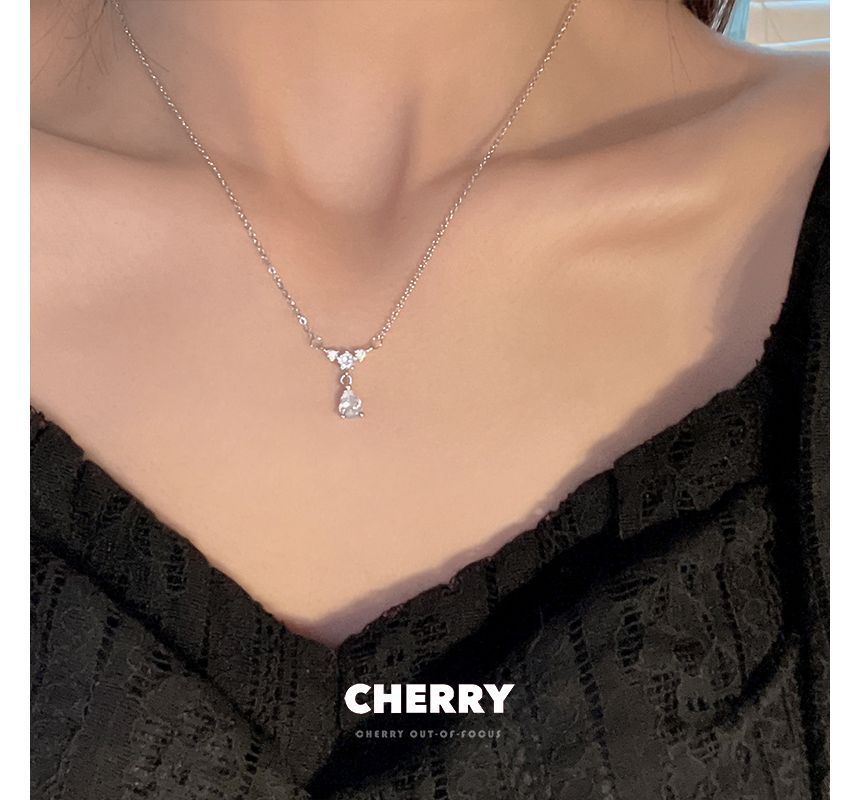 Rhinestone Pendant Necklace