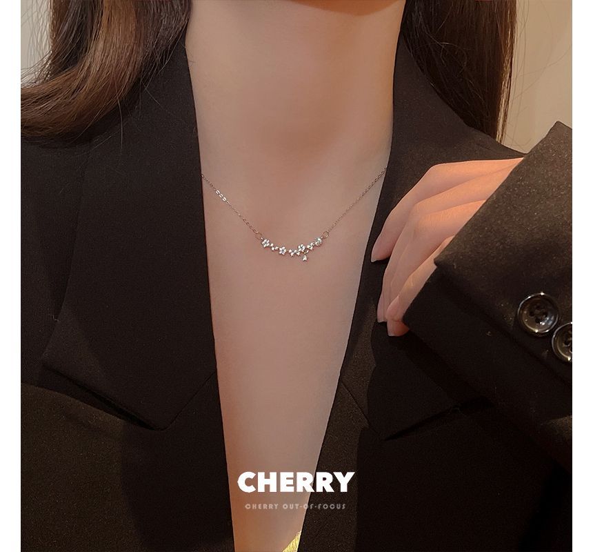 Rhinestone Pendant Necklace