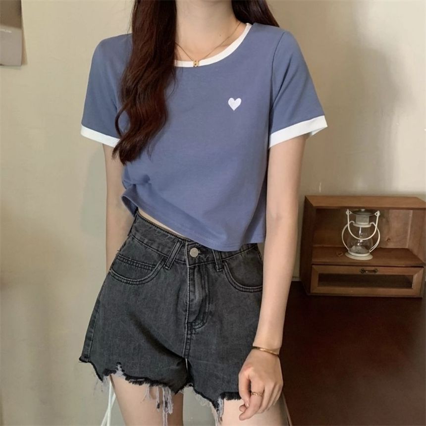 Round Short-Sleeve Trim Neck Heart Tee Contrast