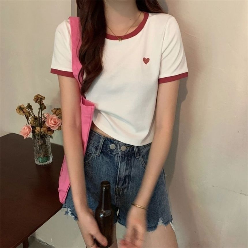 Round Short-Sleeve Trim Neck Heart Tee Contrast