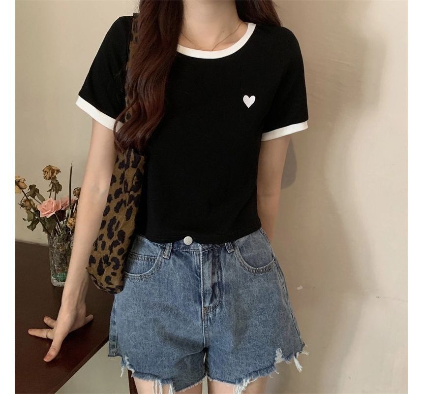 Round Short-Sleeve Trim Neck Heart Tee Contrast