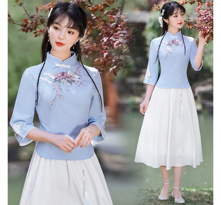 3/4-Sleeve Mock Neck Floral Embroidered Hanfu Top