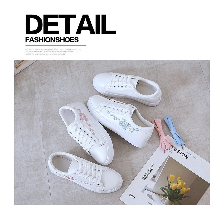 Sneakers Embroidered Floral Lace-Up