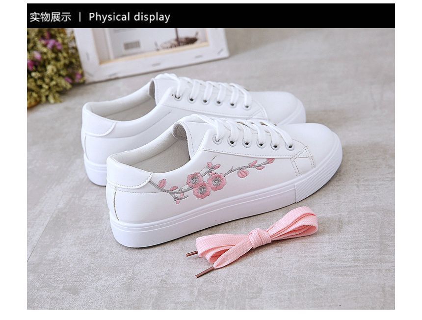 Sneakers Embroidered Floral Lace-Up