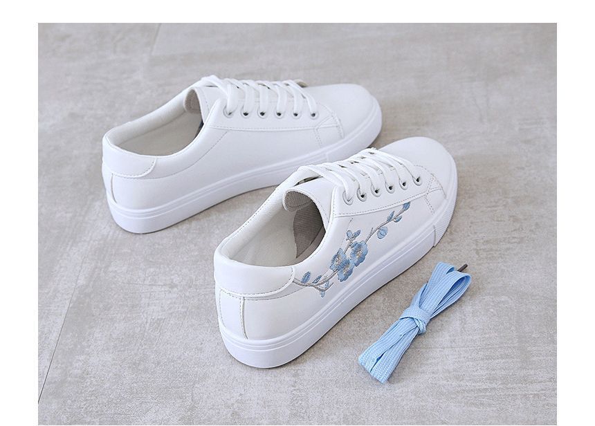 Sneakers Embroidered Floral Lace-Up