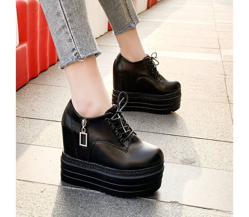 Ups Lace Hidden Wedge Platform