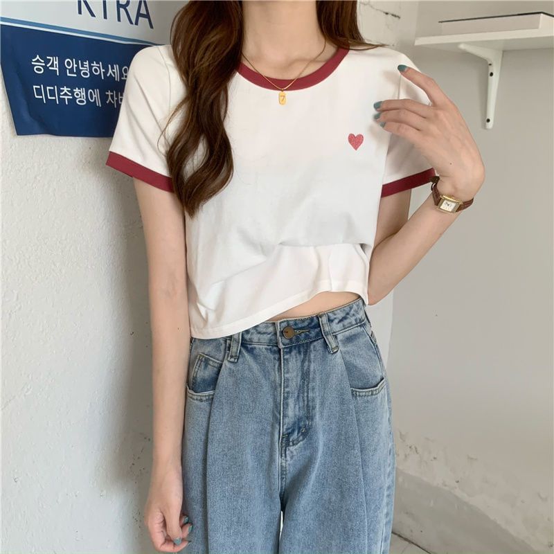 Short-Sleeve Embroidered Heart Tee Cropped Trim Contrast