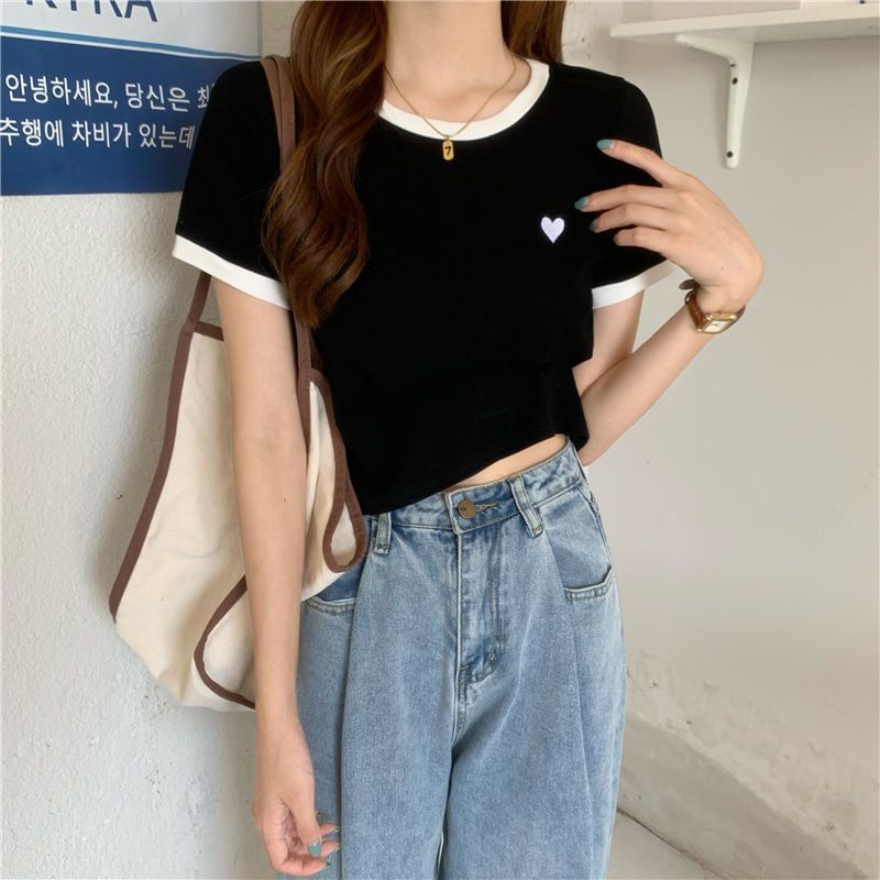Short-Sleeve Embroidered Heart Tee Cropped Trim Contrast