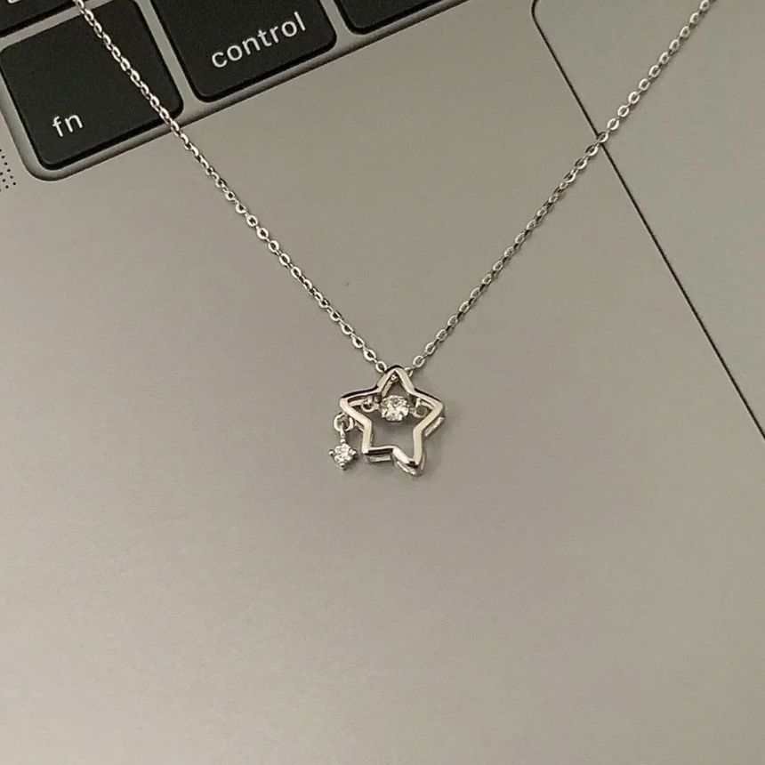 Choker Alloy Star Pendant
