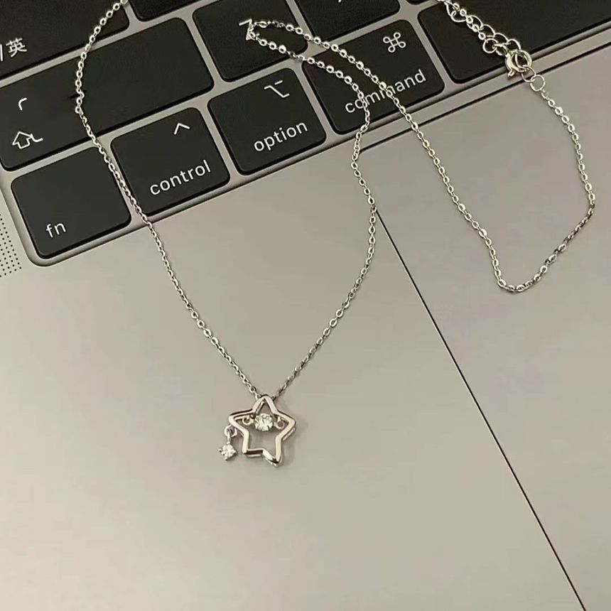 Choker Alloy Star Pendant