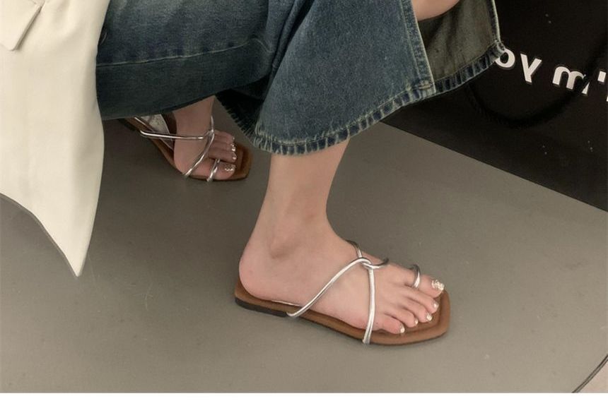 Toe Loop Strappy Slide Sandals