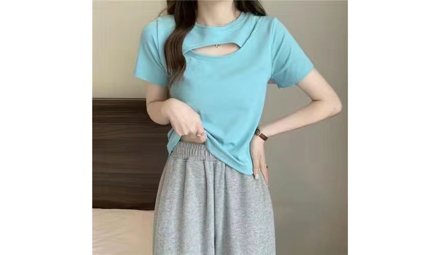 Plain Neck Cut Crew Out Short-Sleeve T-Shirt