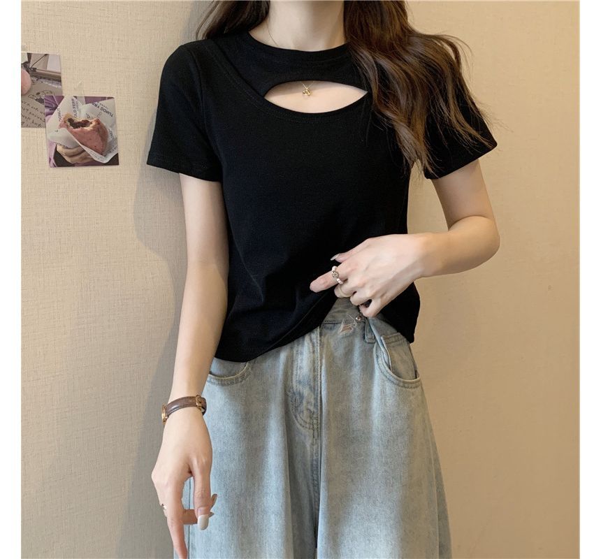 Plain Neck Cut Crew Out Short-Sleeve T-Shirt