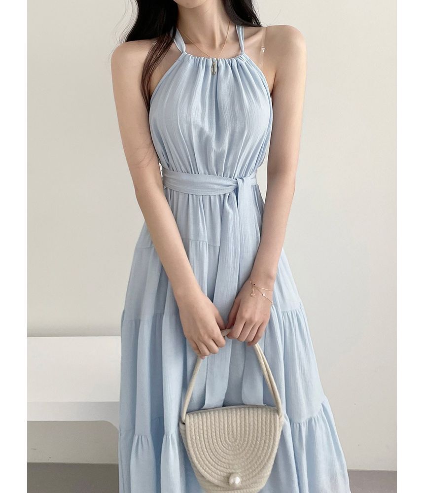 Neckholder-Sommerkleid in A-Linie mit Stufendesign in Midilänge