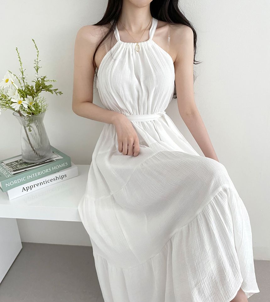 Neckholder-Sommerkleid in A-Linie mit Stufendesign in Midilänge