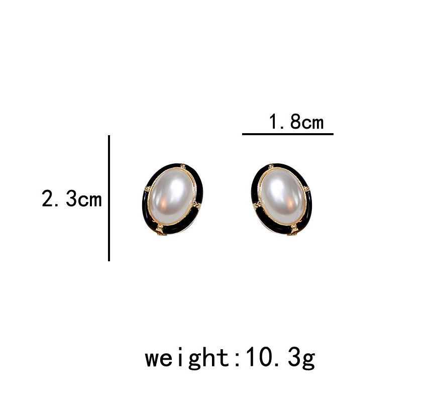 Oval Pearl Earring