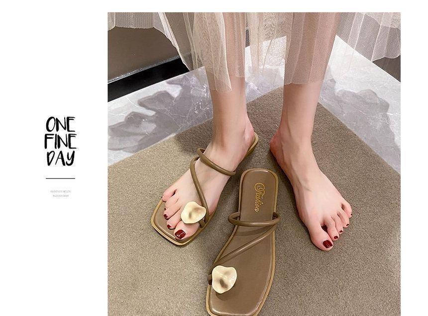 Toe Slide Loop Sandals