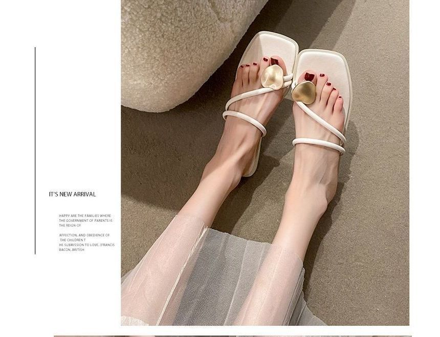 Toe Slide Loop Sandals