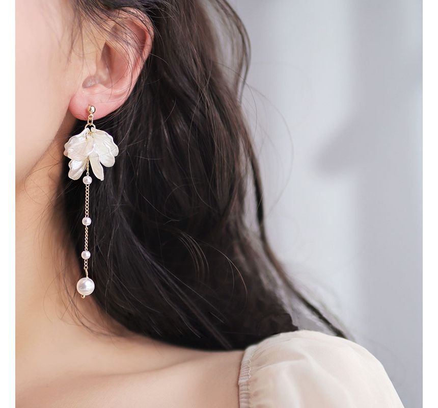 Earring Petal / Faux On Clip Drop Pearl