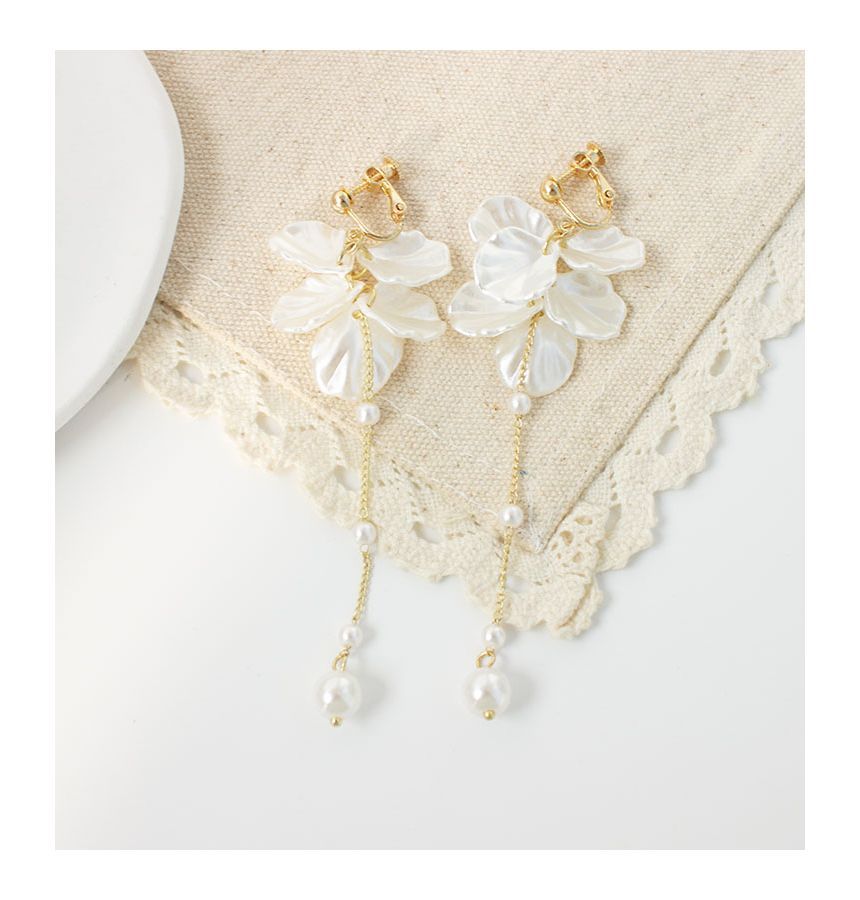 Earring Petal / Faux On Clip Drop Pearl