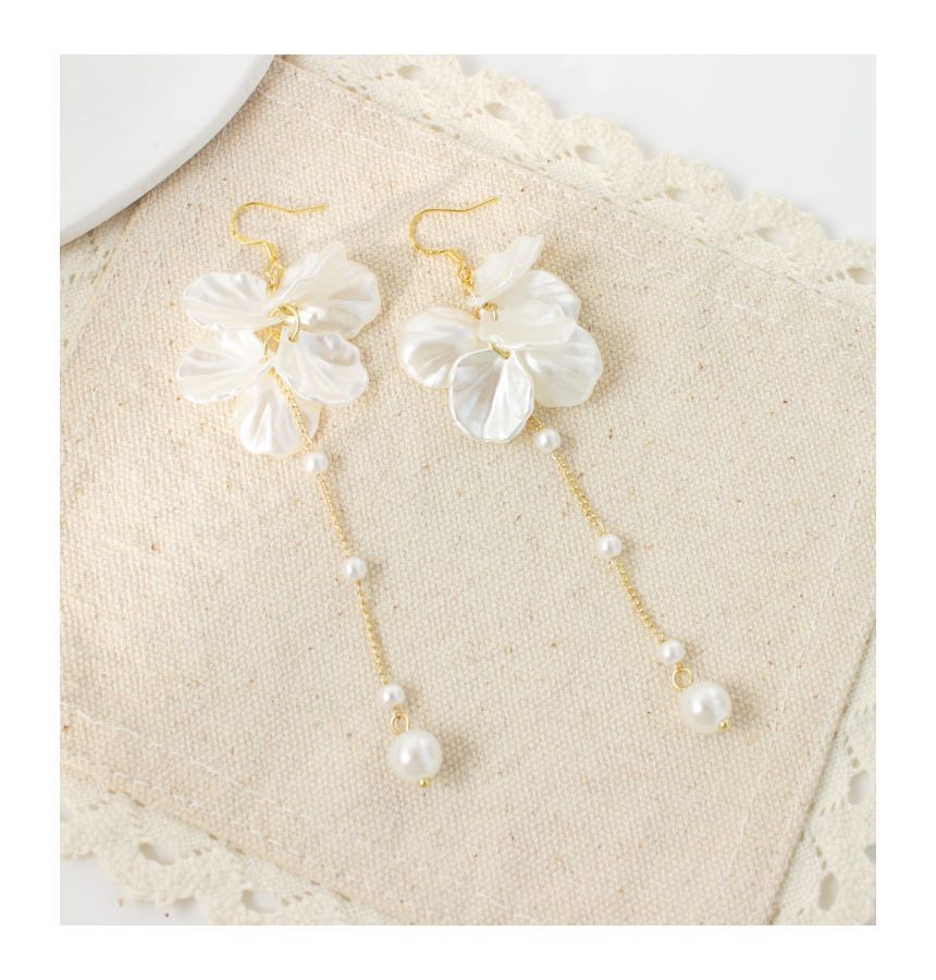 Earring Petal / Faux On Clip Drop Pearl