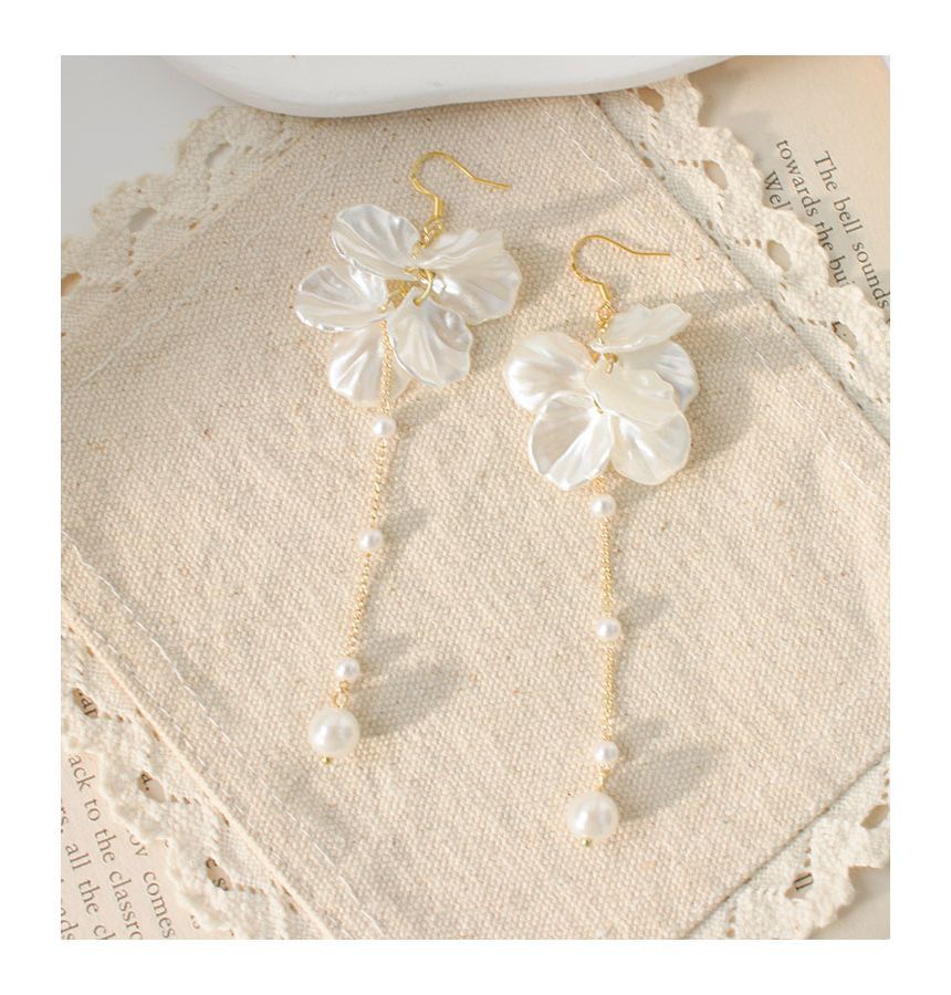 Earring Petal / Faux On Clip Drop Pearl