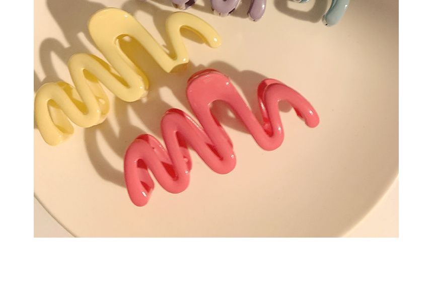 Wavy Claw Hair
