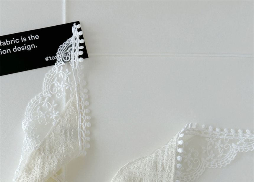 Lace Headkerchief Trim