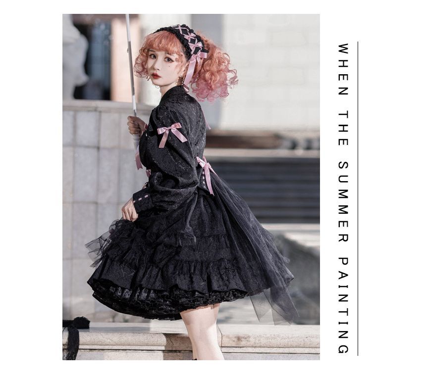 Robe trapèze Lolita bicolore à manches longues et col montant avec nœud