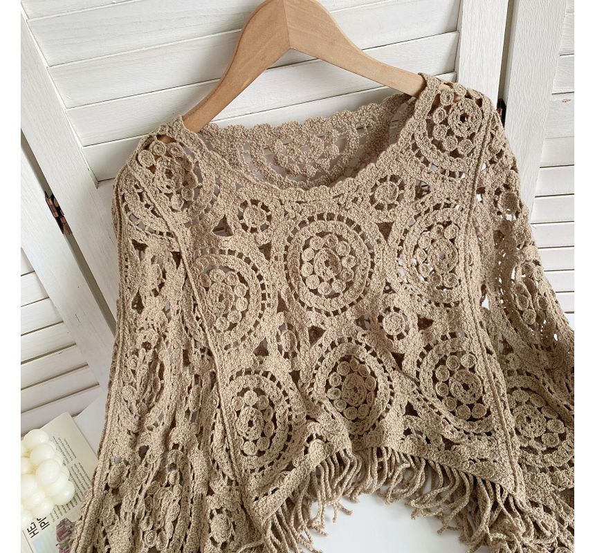 Langärmliges, asymmetrisches, kurzes Pointelle-Stricktop mit Rundhalsausschnitt und Quasten