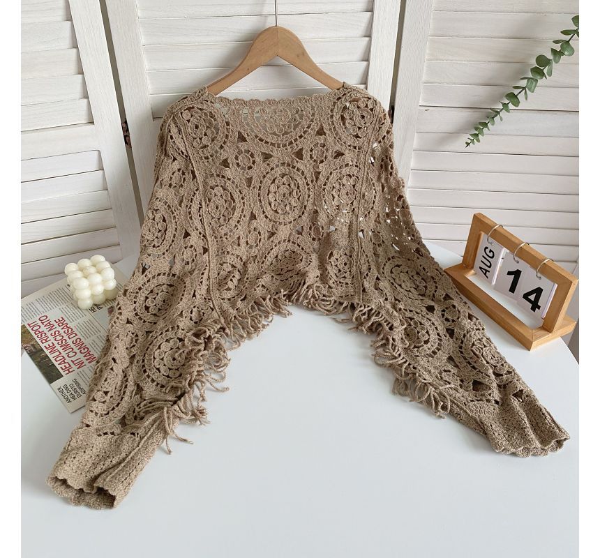 Langärmliges, asymmetrisches, kurzes Pointelle-Stricktop mit Rundhalsausschnitt und Quasten