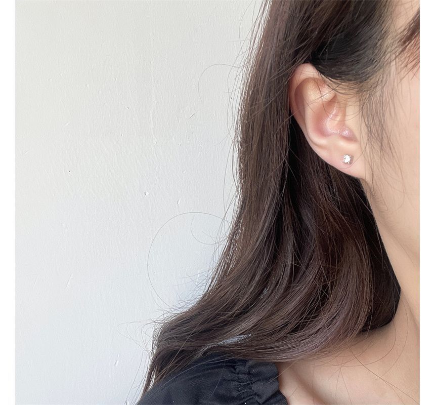 6: Stud Set Rhinestone of Ear