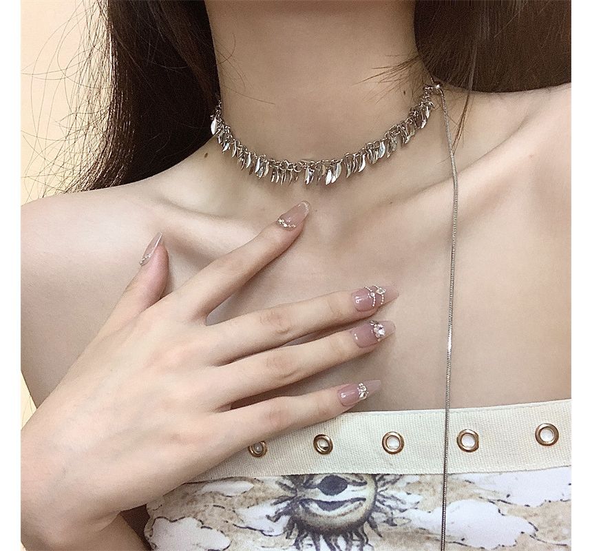 Leaf Fringed Lariat Necklace