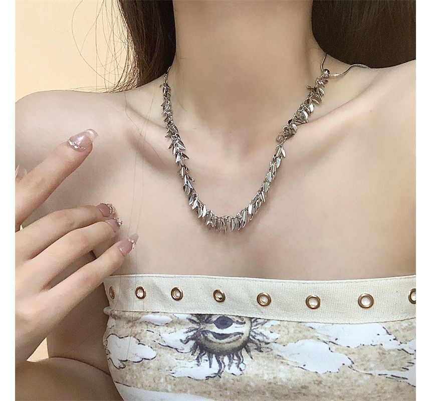 Leaf Fringed Lariat Necklace