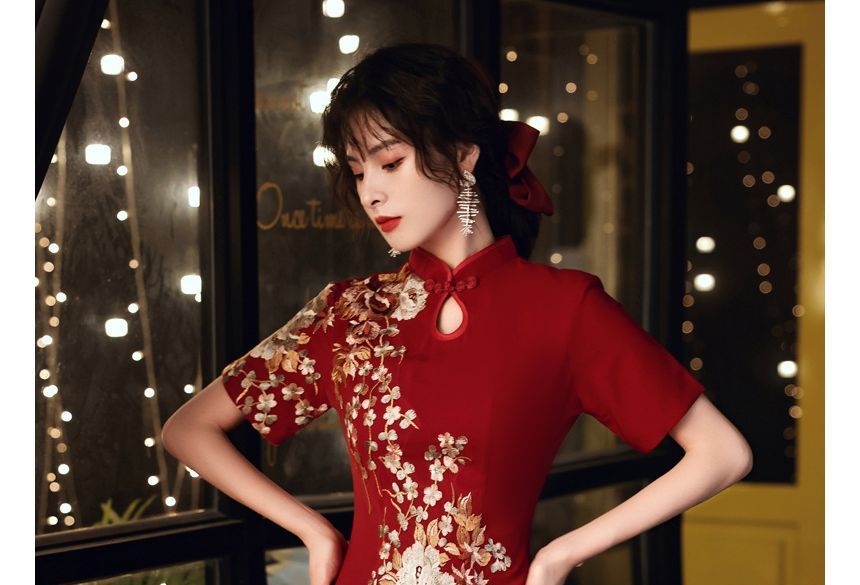 Side-Slit Embroidered / Short-Sleeve Qipao A-Line Flower