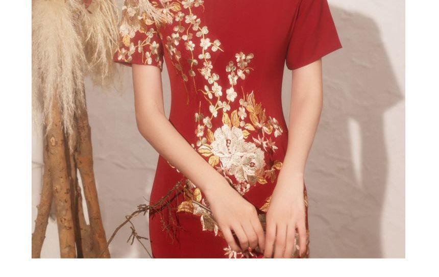 Side-Slit Embroidered / Short-Sleeve Qipao A-Line Flower
