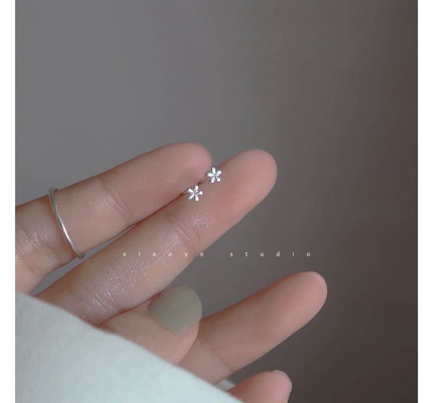 Floral Silver Stud Earring
