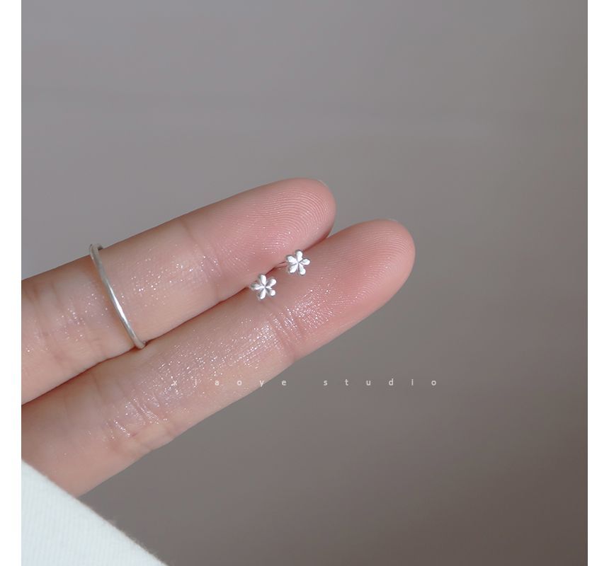 Floral Silver Stud Earring