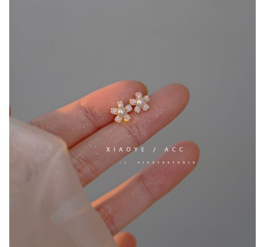 Faux Pearl Stud Earring Floral Alloy