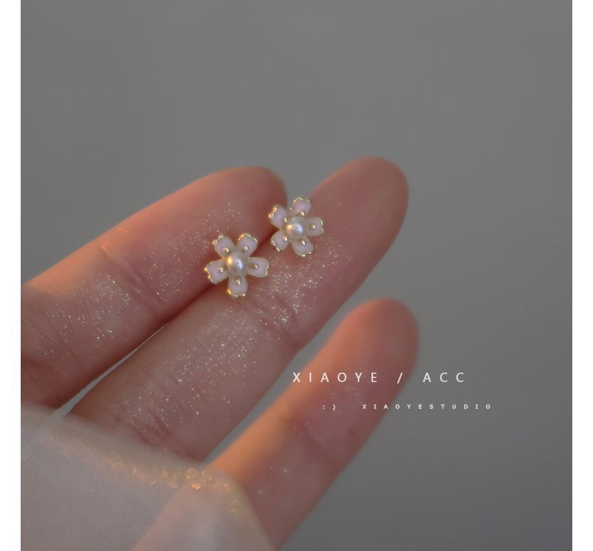 Faux Pearl Stud Earring Floral Alloy
