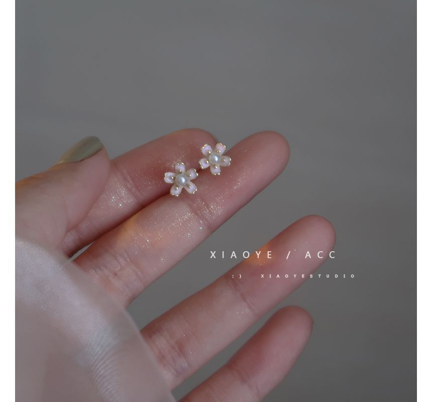 Faux Pearl Stud Earring Floral Alloy