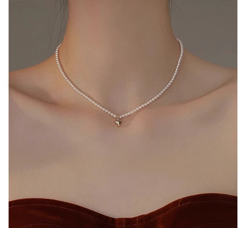 Faux Pendant Heart Choker Pearl