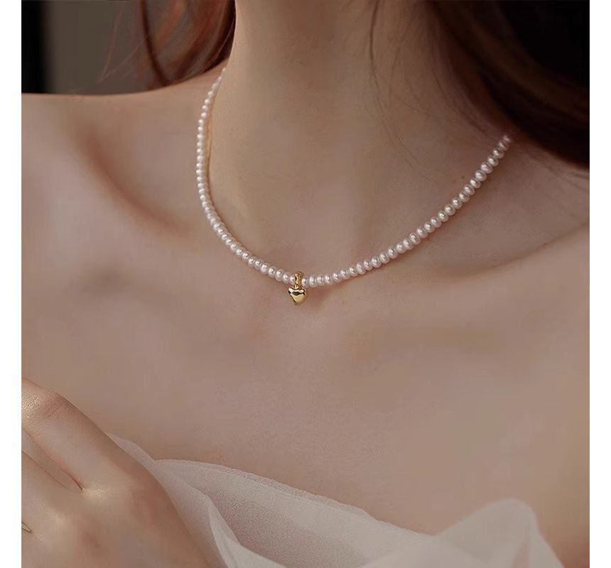 Faux Pendant Heart Choker Pearl