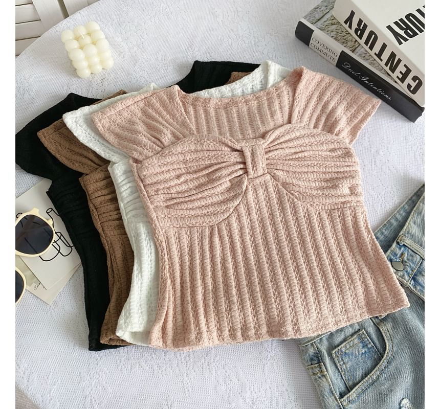 T-Shirt mit Flügelärmeln, eckigem Ausschnitt und Schleife