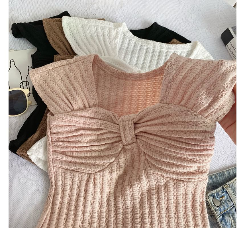 T-Shirt mit Flügelärmeln, eckigem Ausschnitt und Schleife