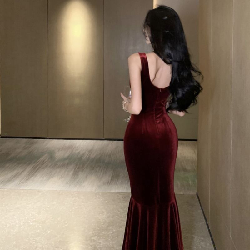 Evening Mermaid Gown Open V-Neck Sleeveless Back Velvet Plain