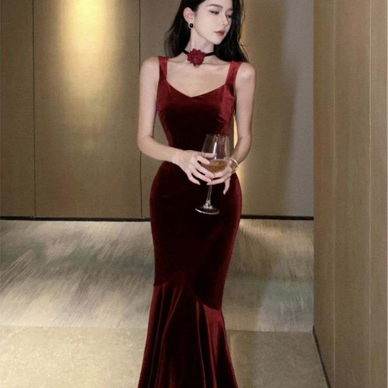Evening Mermaid Gown Open V-Neck Sleeveless Back Velvet Plain