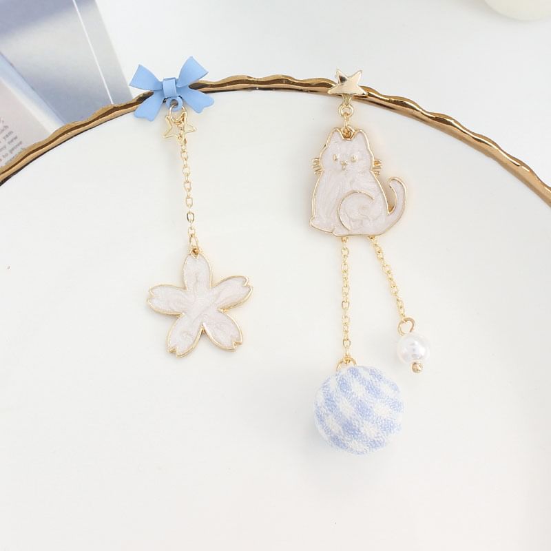 Asymmetrical Floral Dangle Alloy Earring Cat