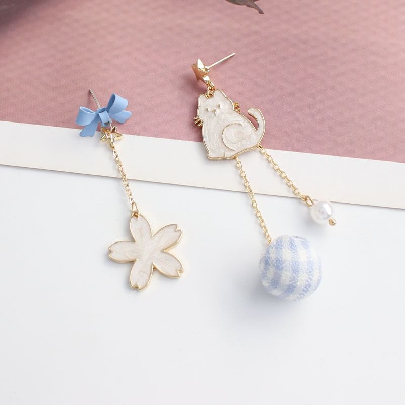 Asymmetrical Floral Dangle Alloy Earring Cat
